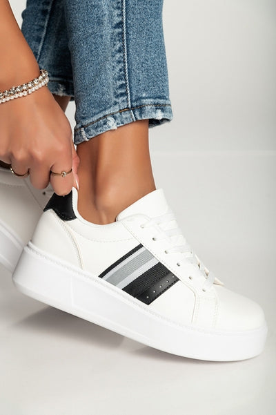 Modne superge z ravnim podplatom